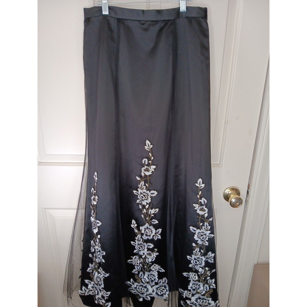 Camille La Vie Formal Maxi A-Line Skirt Size 10 Black Floral Embroidery Mesh Zip